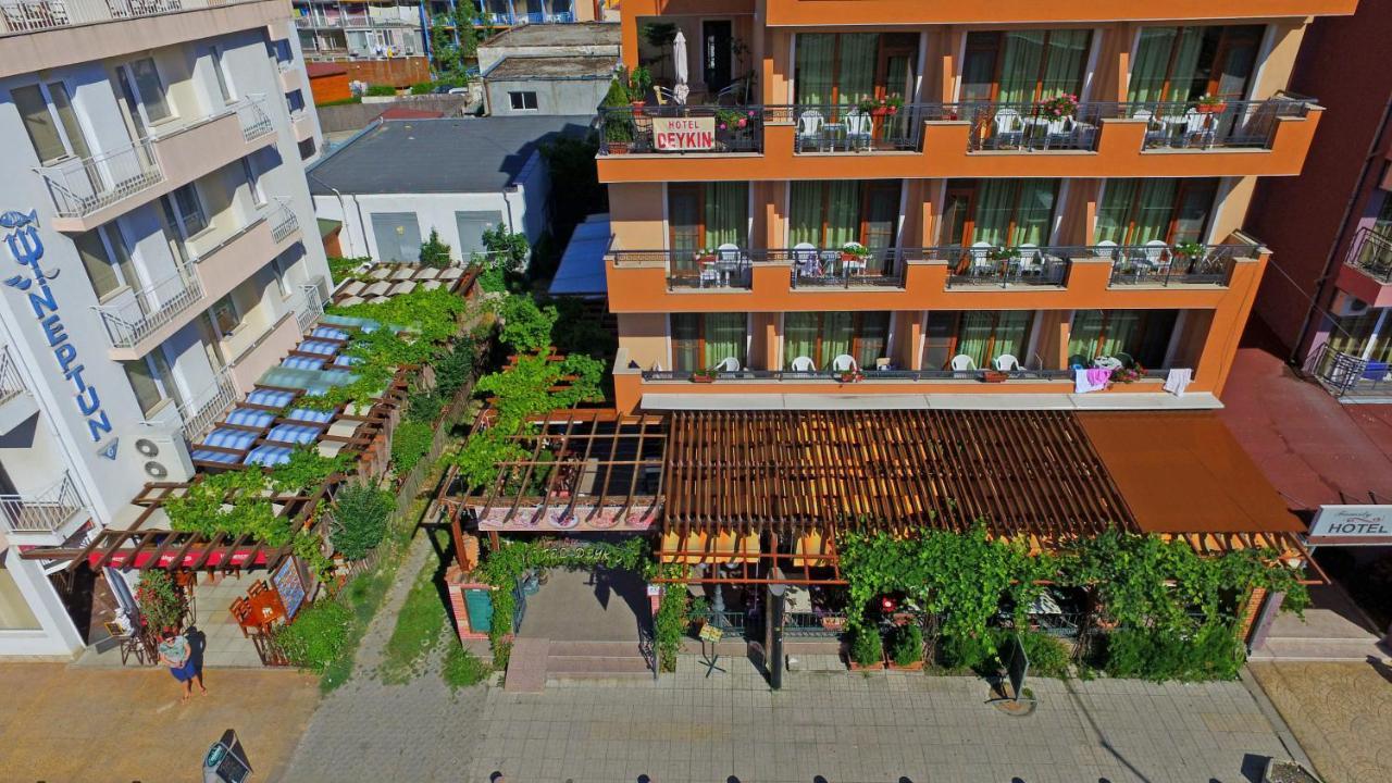 Family Hotel Deykin Pantai Sunny Bagian luar foto