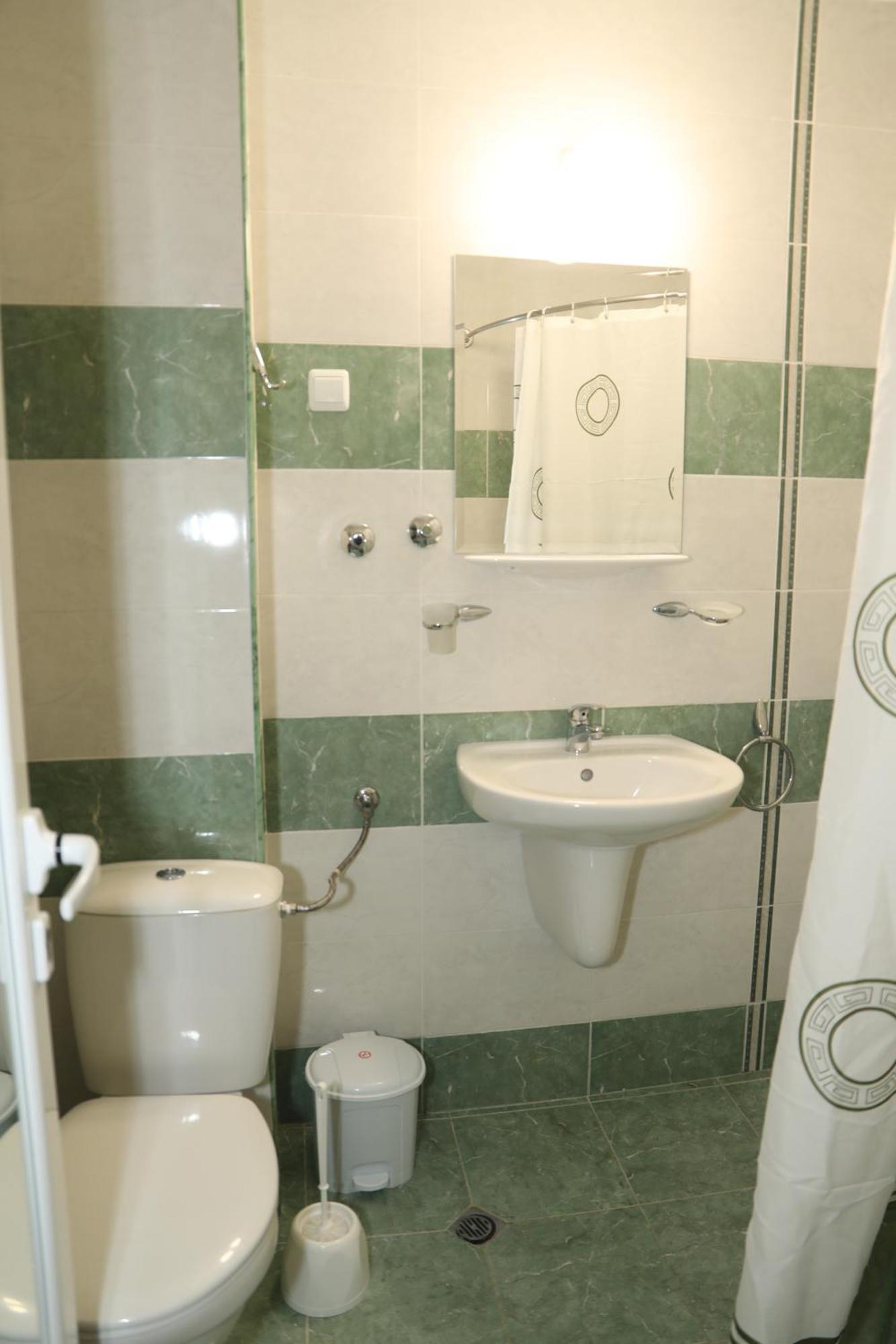 Family Hotel Deykin Pantai Sunny Bagian luar foto