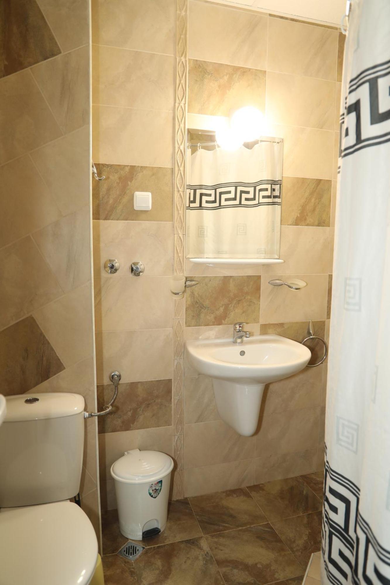 Family Hotel Deykin Pantai Sunny Bagian luar foto
