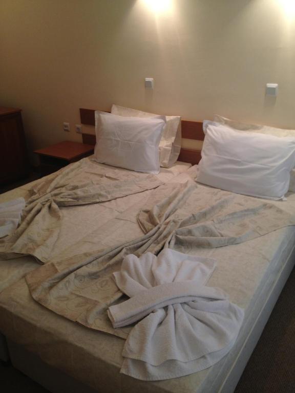 Family Hotel Deykin Pantai Sunny Bagian luar foto
